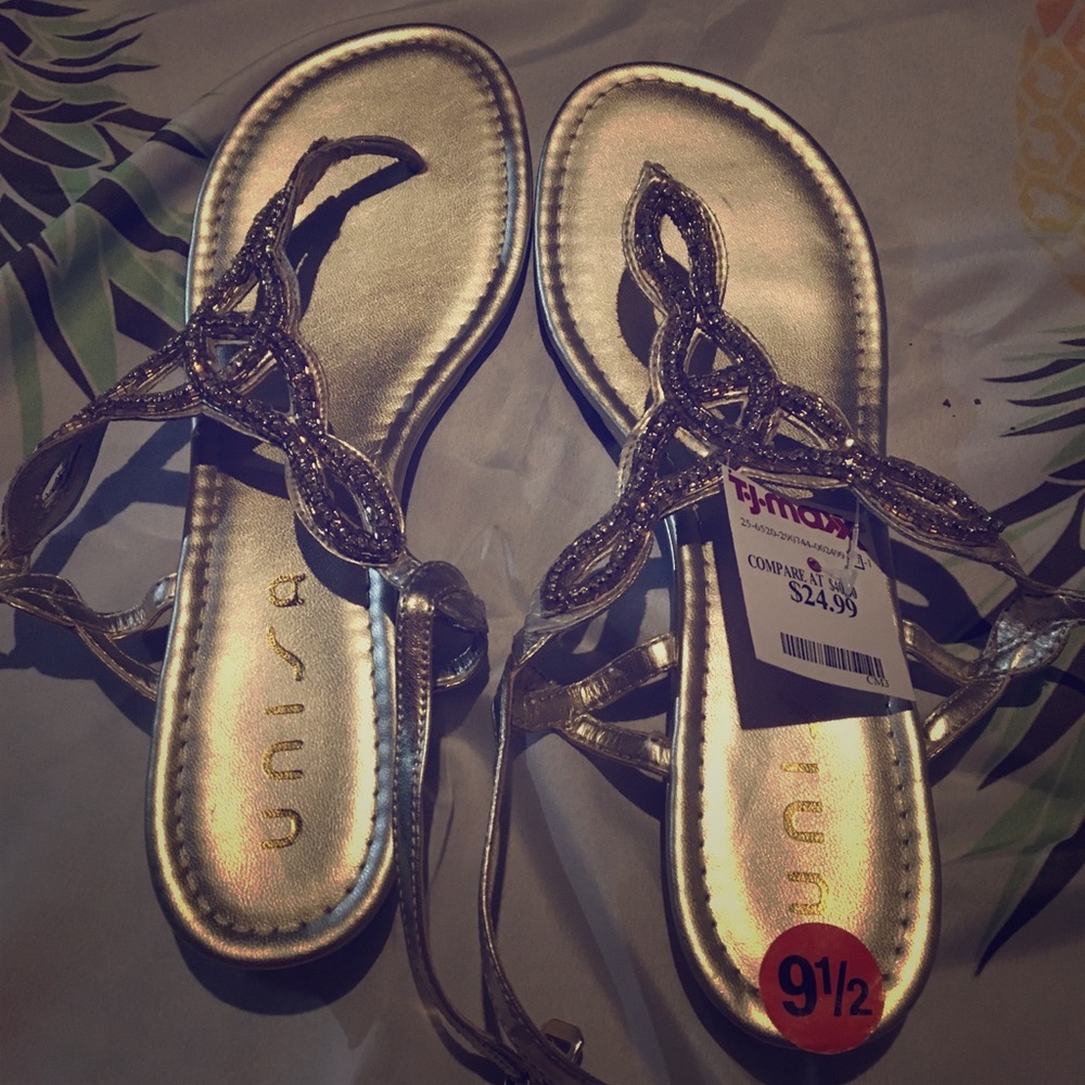 NWT Gold Thong Beaded Sandals Dress Size 9.5